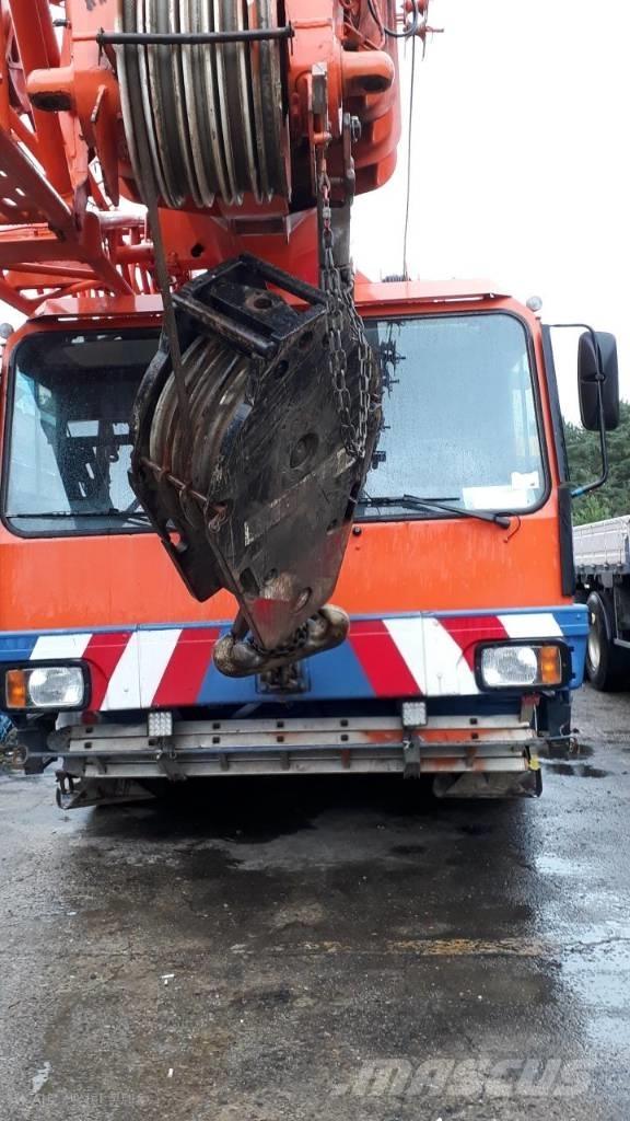 Liebherr LTM 1090-2 Mobile and all terrain cranes