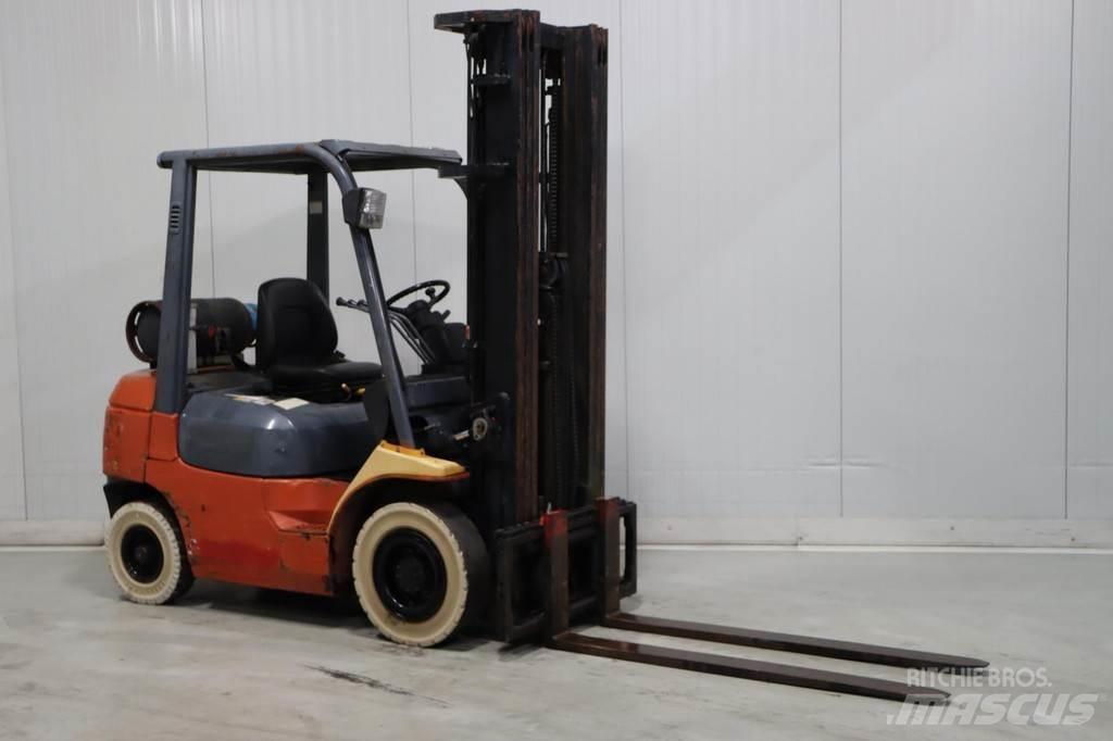 Toyota 42-7FGF25 LPG trucks