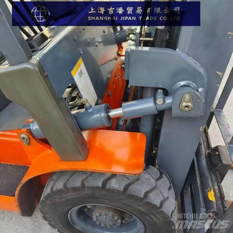 Heli H2000-25 Diesel Forklifts
