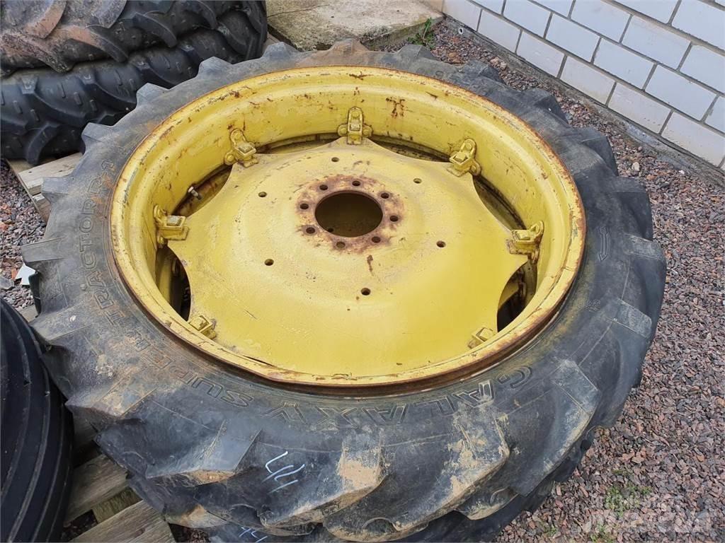 Galaxy 9.5-36 x2 Tires, wheels and rims