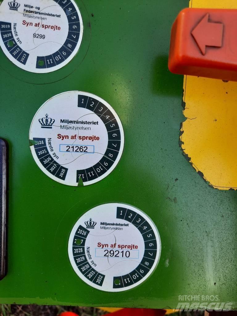 Amazone UG 3000 Nova Trailed sprayers