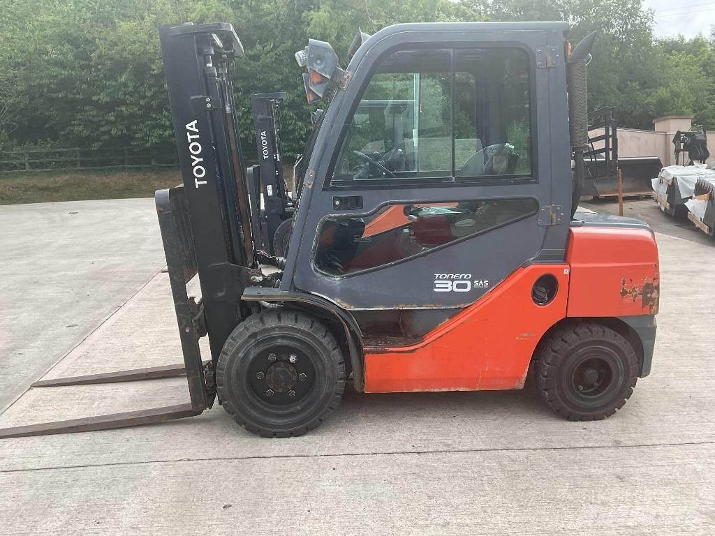 Toyota 02-8 FDF 30 Diesel Forklifts