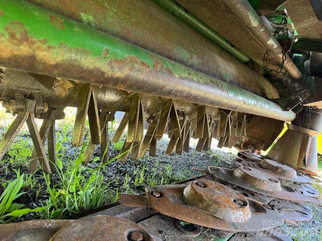 John Deere 131 Mounted and trailed mowers