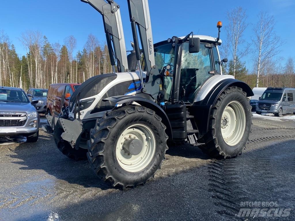 Valtra T 174 Tractors