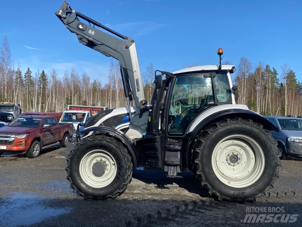 Valtra T 174 Tractors