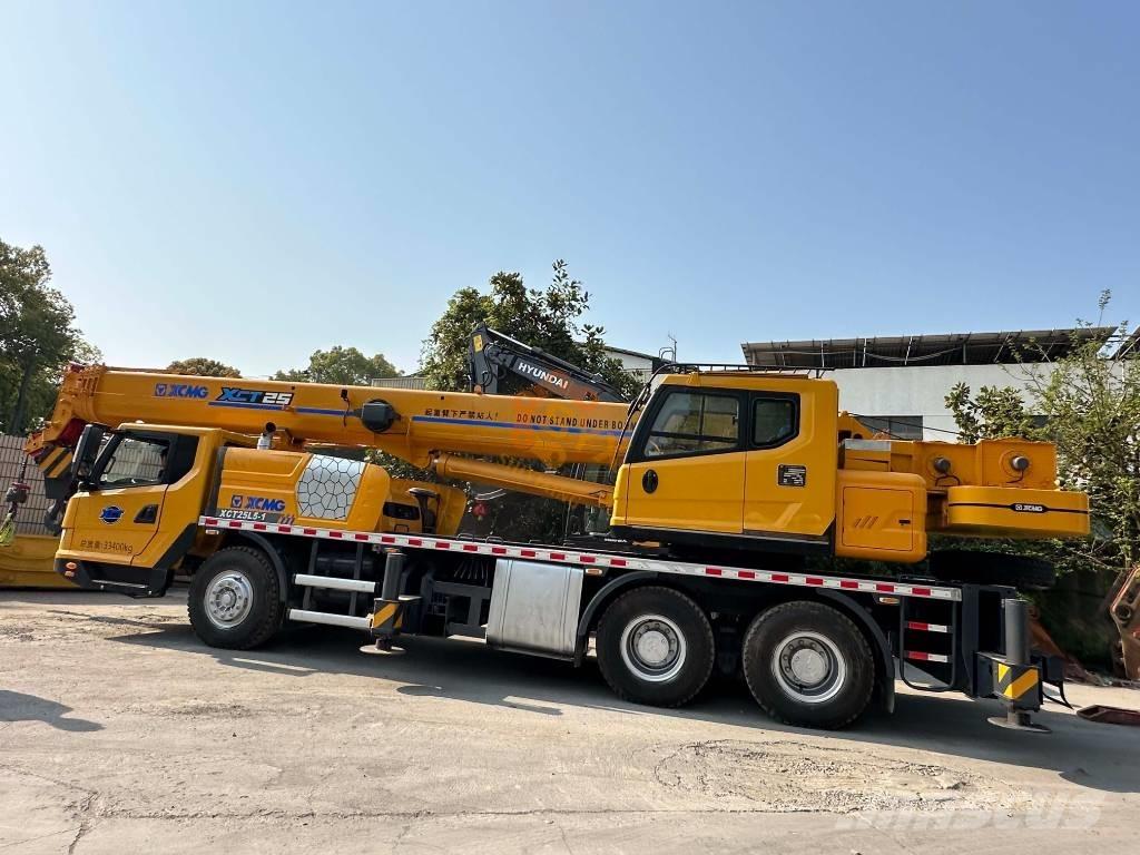 XCMG XCT 25 Mobile and all terrain cranes
