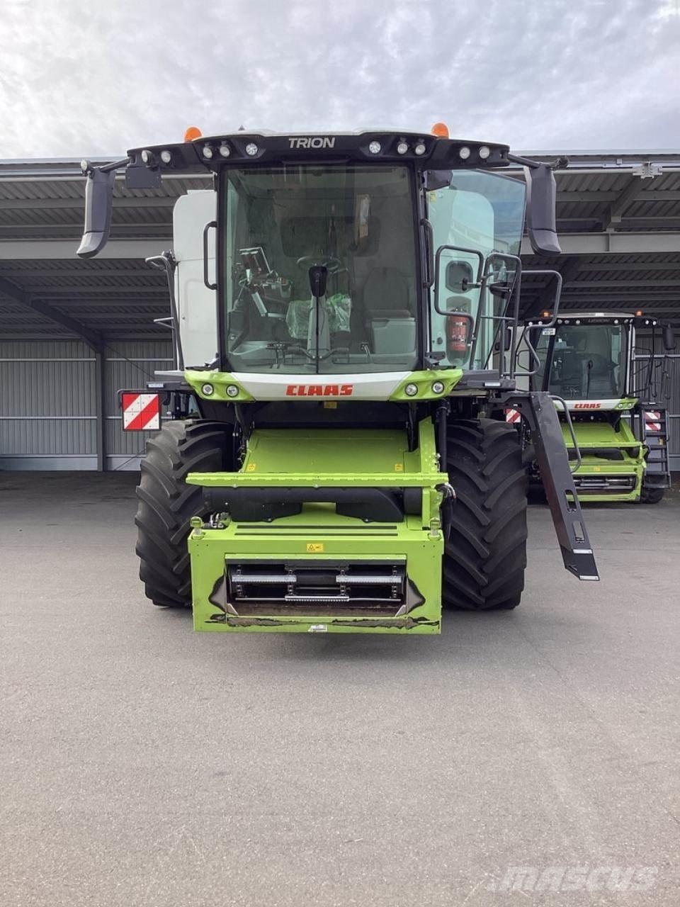CLAAS Trion 520 Combine Harvesters