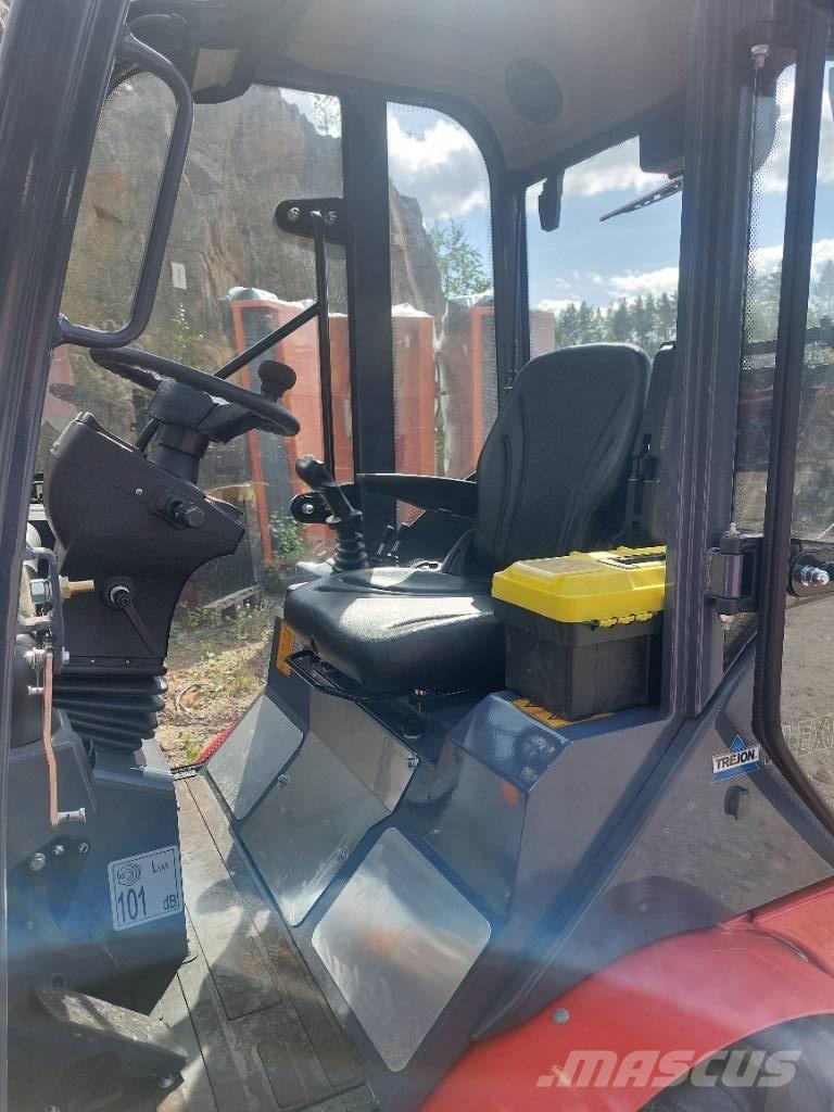 Flexi Trac 1226 cab Tractors