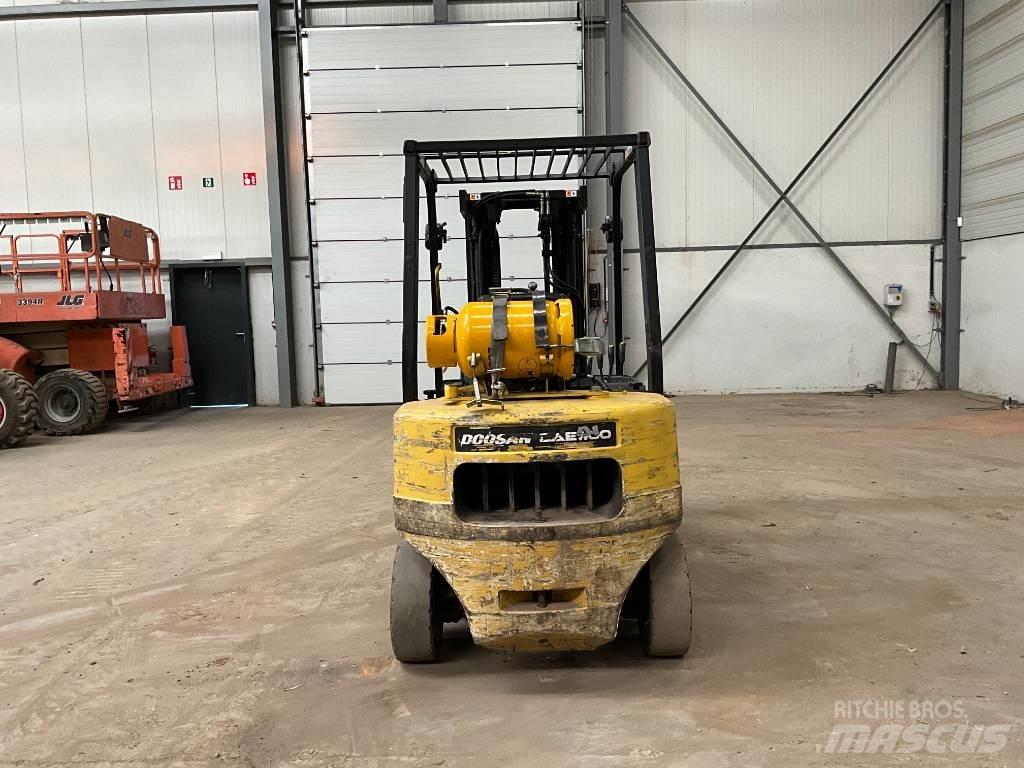 Doosan G 25 P-3 LPG trucks
