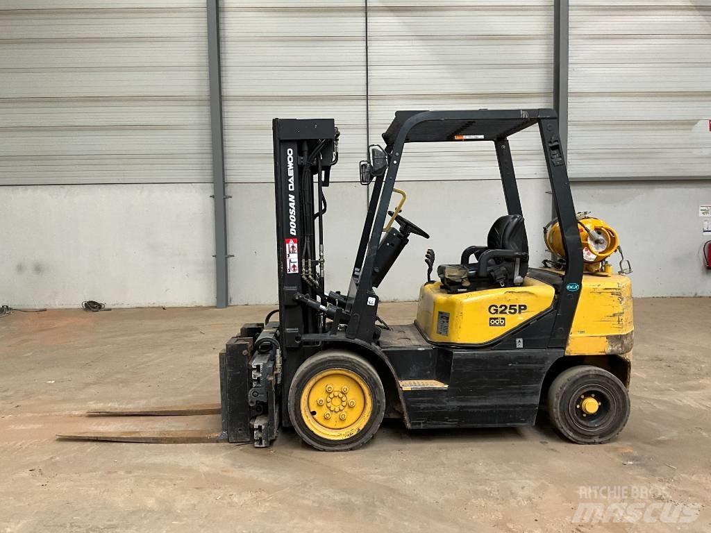 Doosan G 25 P-3 LPG trucks