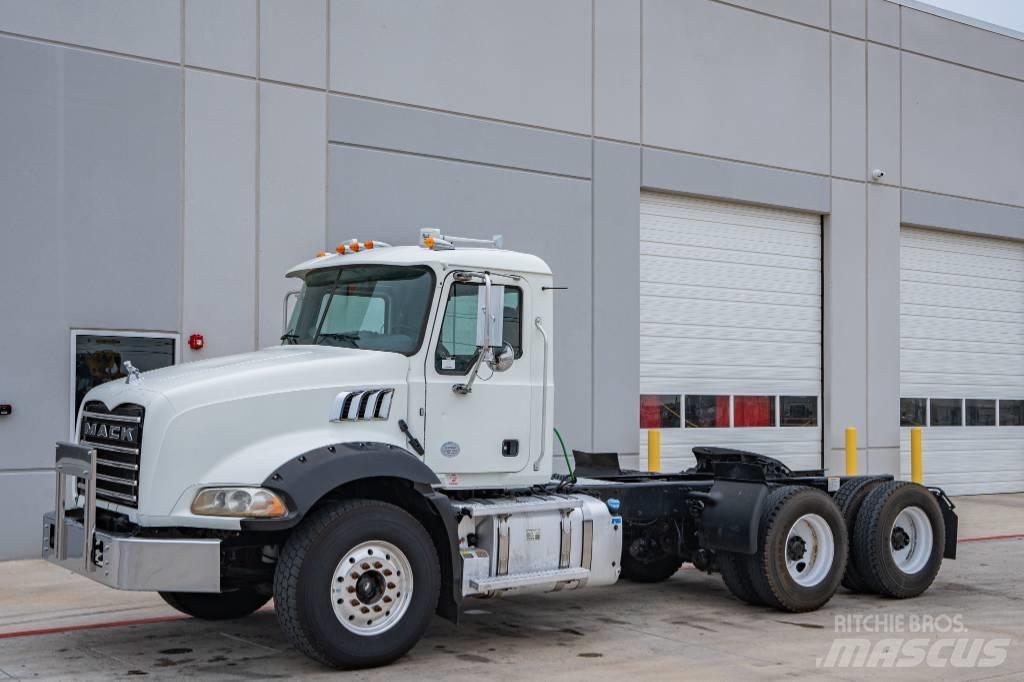 Mack Granite GU 813 Dump Trucks