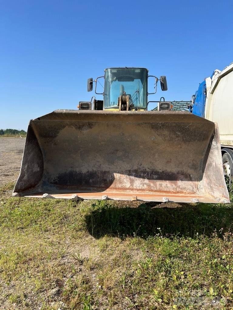Komatsu WA 320 Wheel Loaders