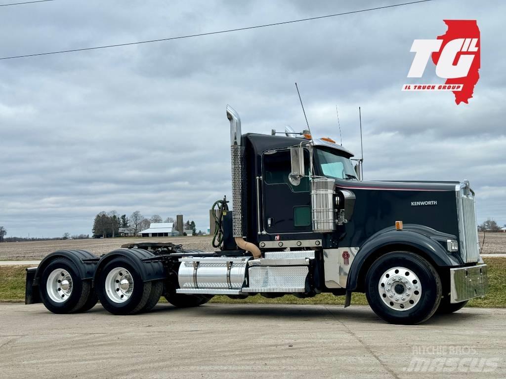 Kenworth W900 Conventional Trucks / Tractor Trucks