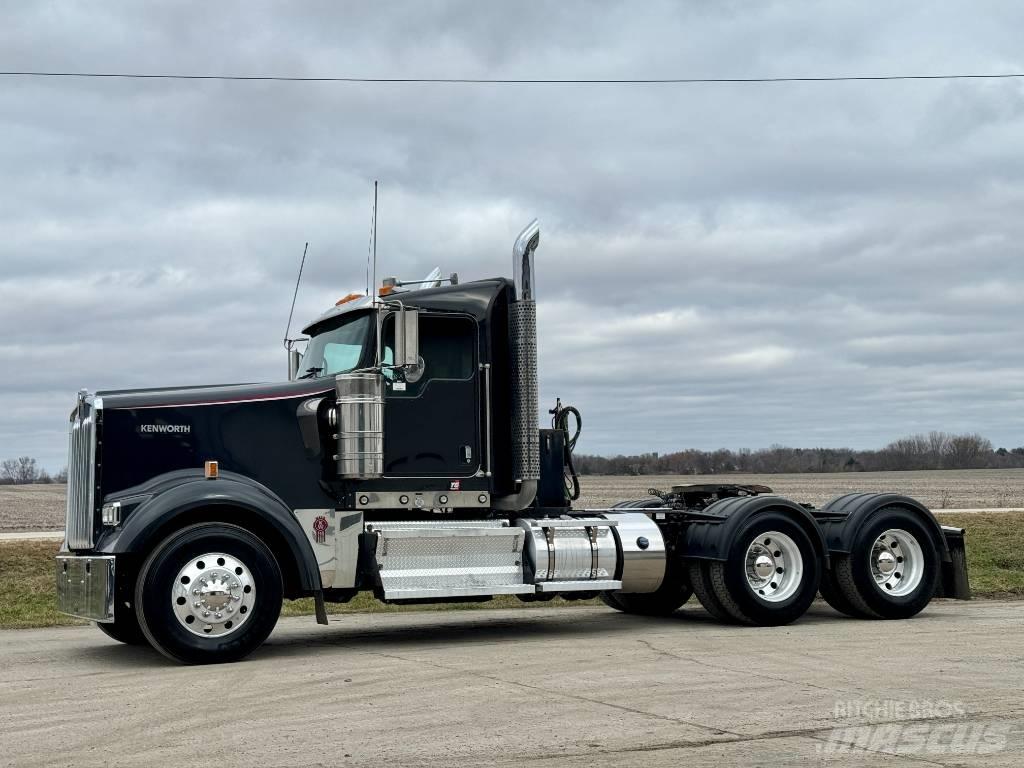 Kenworth W900 Conventional Trucks / Tractor Trucks