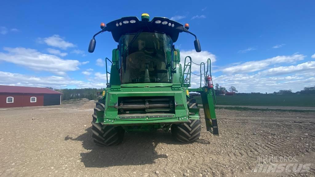 John Deere W 540i Combine Harvesters