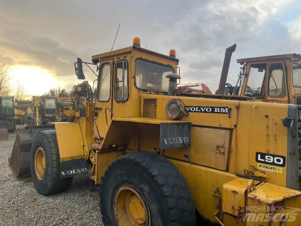 Volvo L90 Wheel Loaders