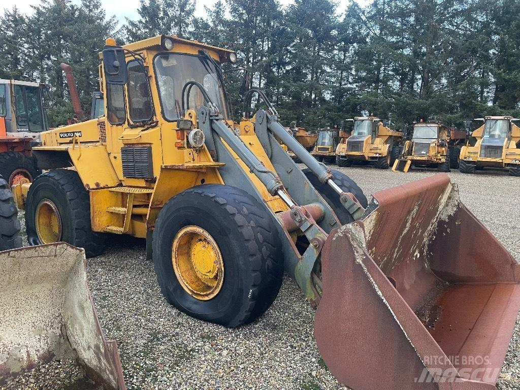 Volvo L90 Wheel Loaders