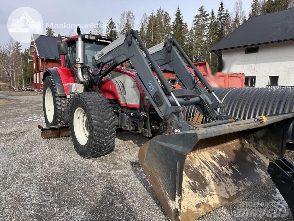 Valtra T 202 Tractors