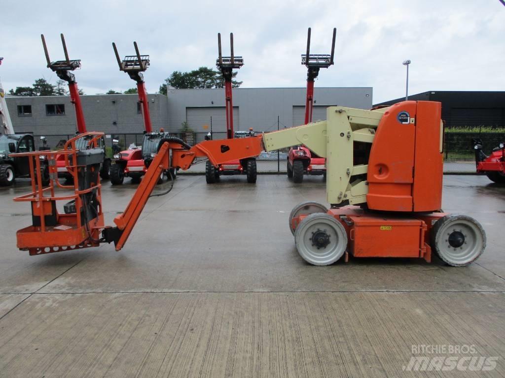 JLG E 300 AJP (718) Compact self-propelled boom lifts