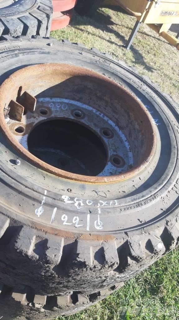 Clark 8 T Tires, wheels and rims