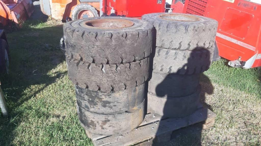 Clark 8 T Tires, wheels and rims