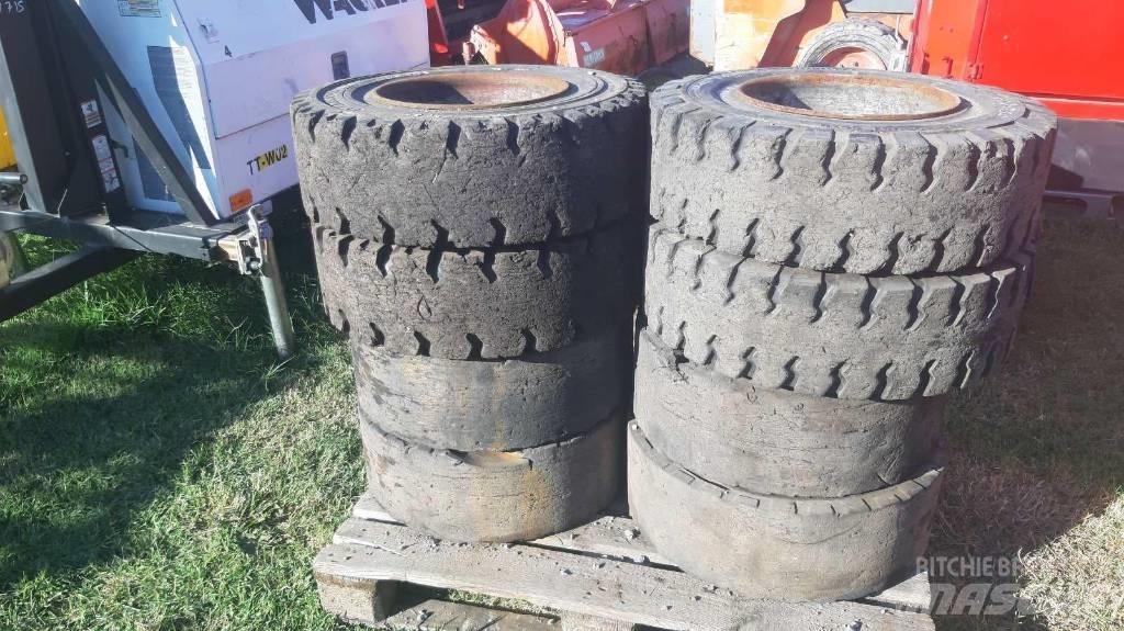Clark 8 T Tires, wheels and rims