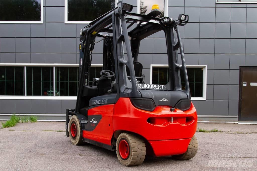 Linde E30-01 Electric Forklifts