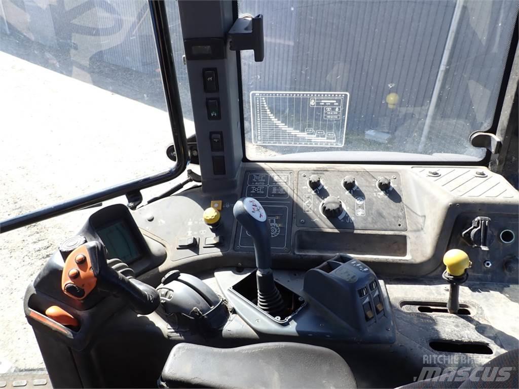 New Holland TM190 Tractors