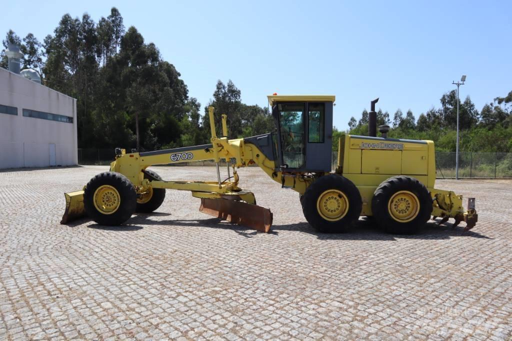 John Deere 670B Motor Graders