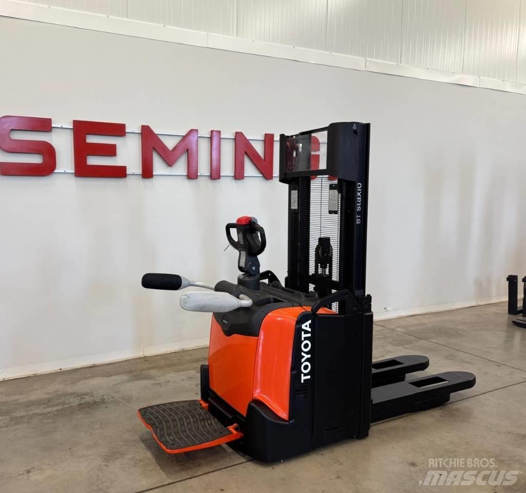 Toyota 10820 SPE120L Electric Forklifts