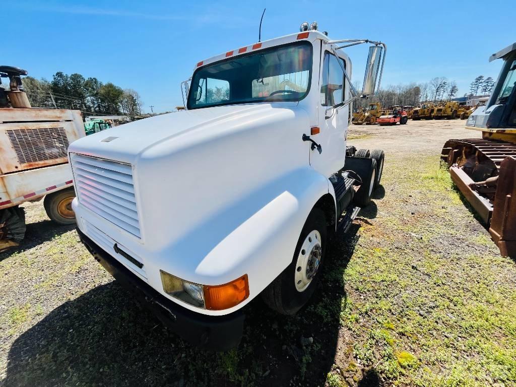 International 8200 Conventional Trucks / Tractor Trucks