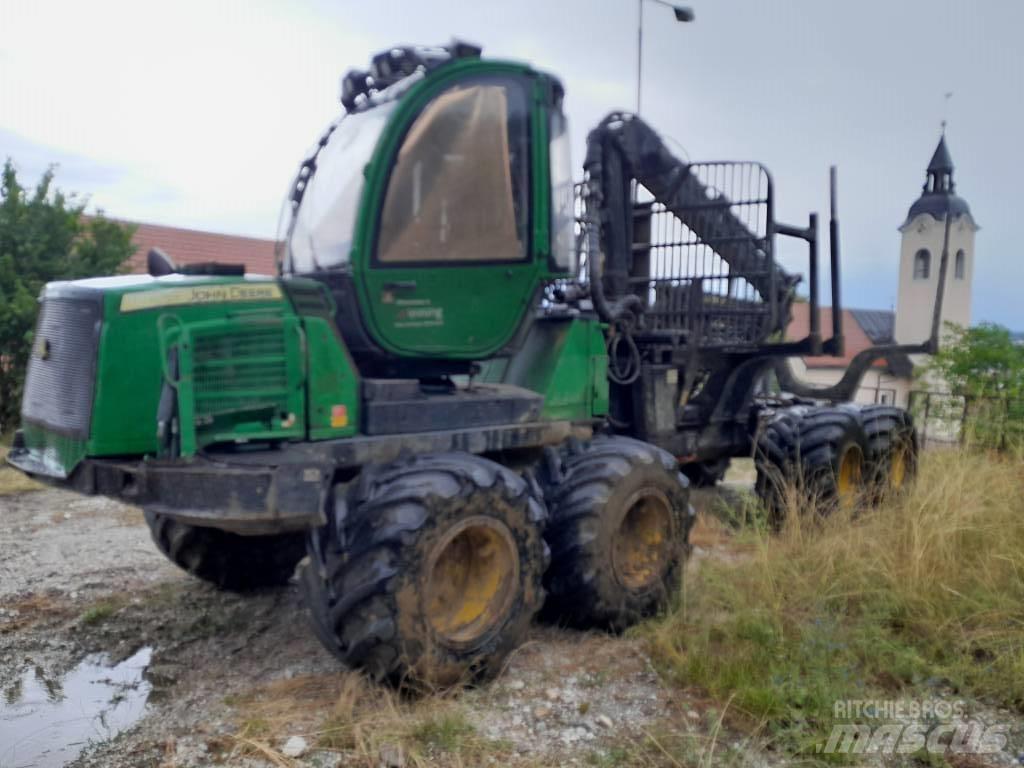 John Deere 1010 E Forwarders