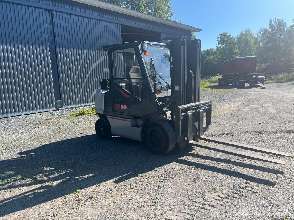 Nissan FGD02A320 Diesel Forklifts