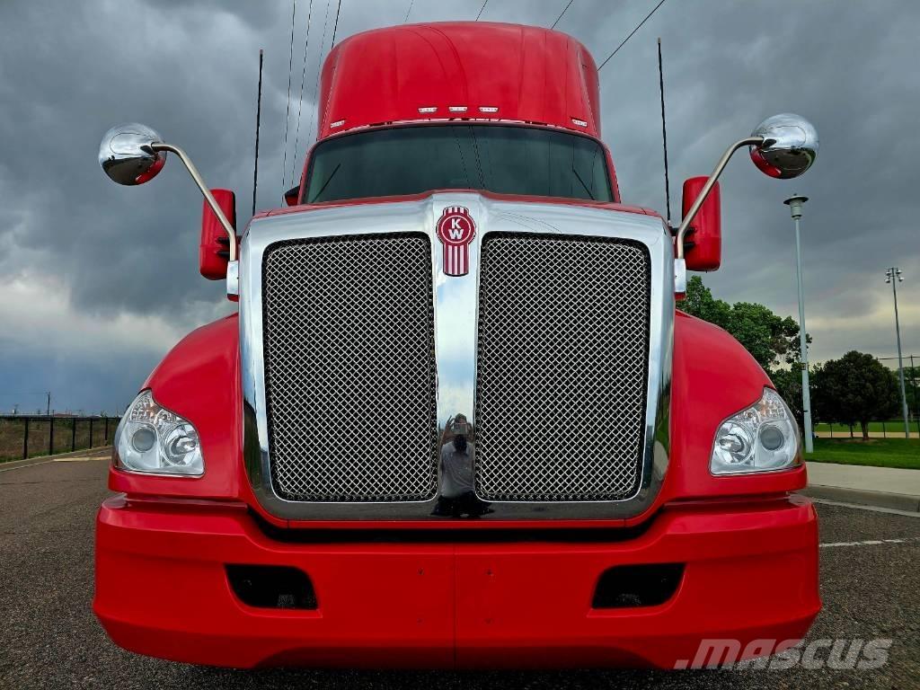 Kenworth T 680 Conventional Trucks / Tractor Trucks