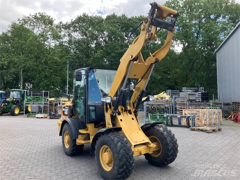 CAT 907 Wheel Loaders