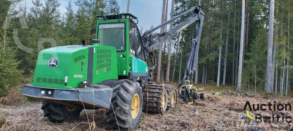 John Deere 1070 D Harvesters