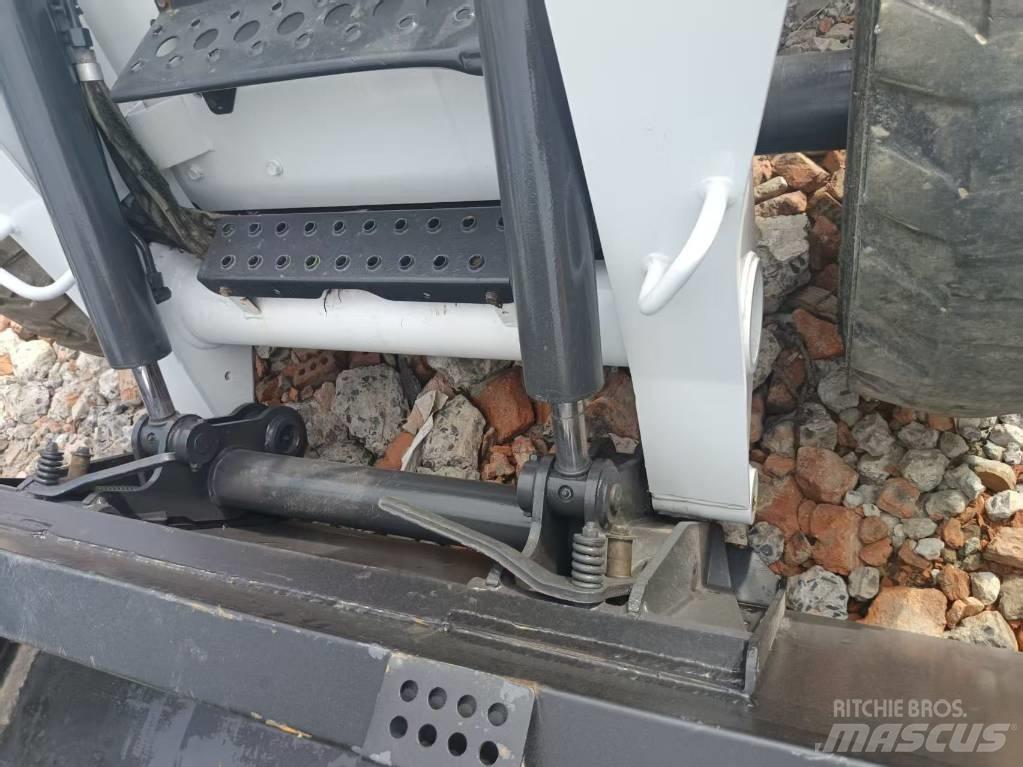 Bobcat S 220 Skid Steer Loaders