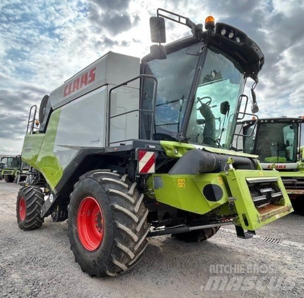 CLAAS TRION 520 Combine Harvesters