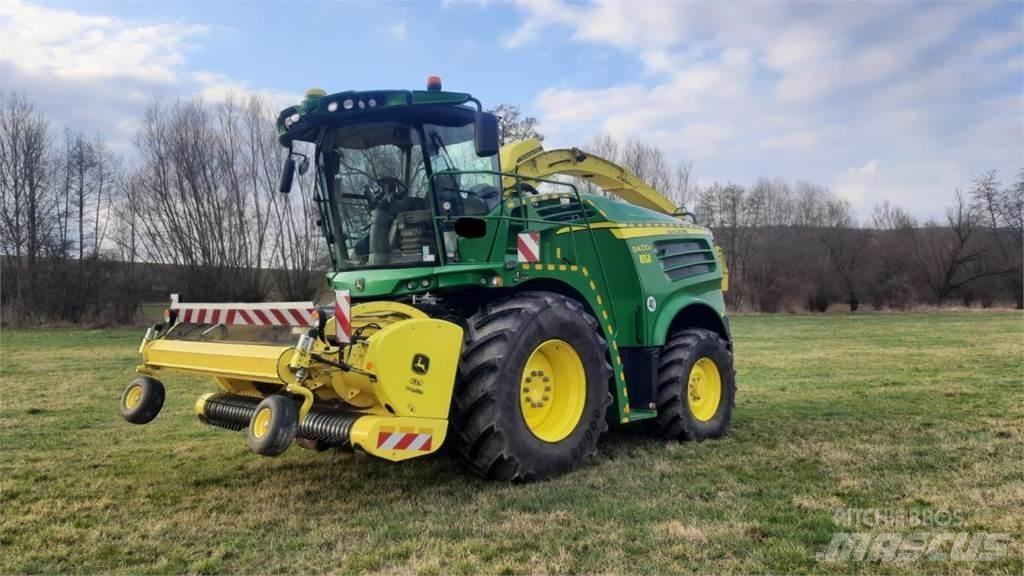 John Deere 8400i Foragers