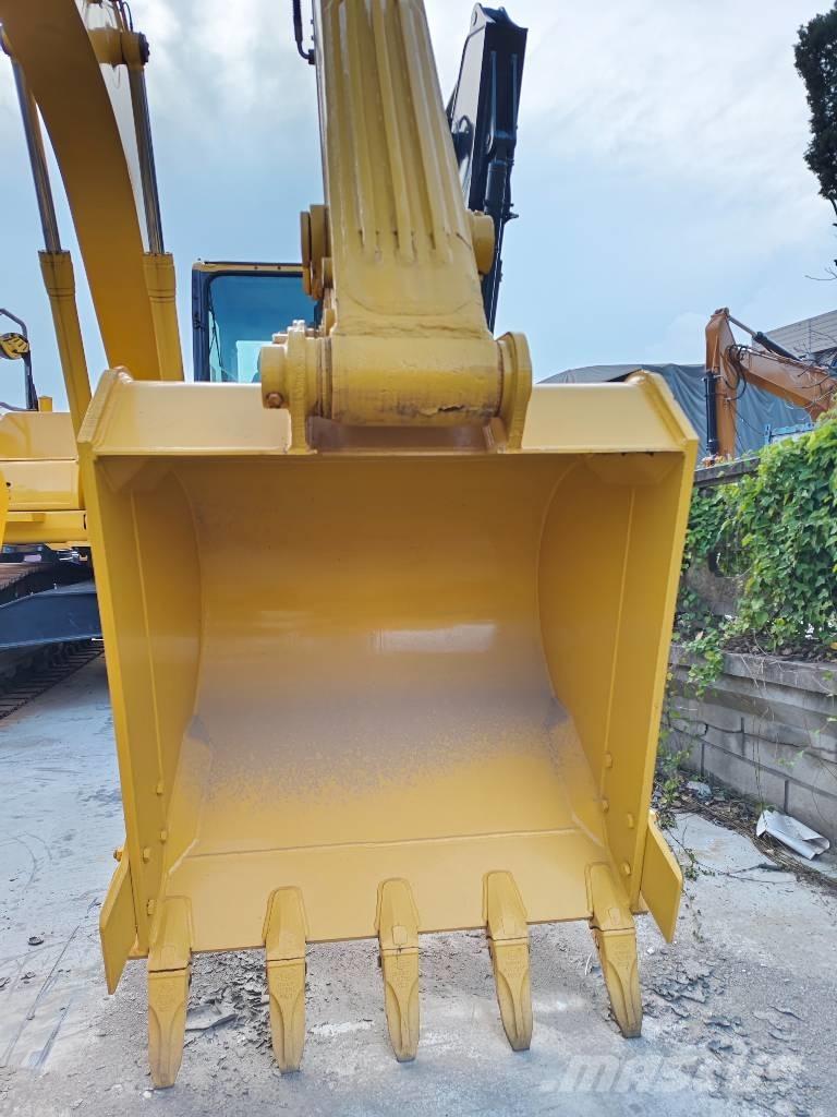 Komatsu PC 220-7 Crawler Excavators