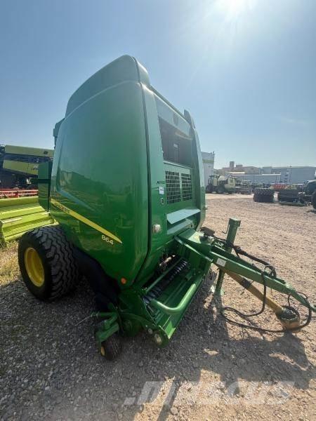 John Deere 864 Round Balers