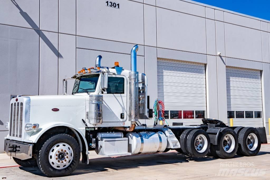 Peterbilt 388 Conventional Trucks / Tractor Trucks