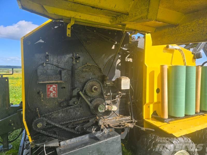New Holland BR 560 Round Balers