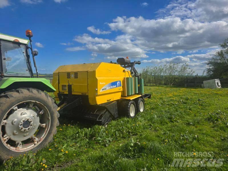 New Holland BR 560 Round Balers