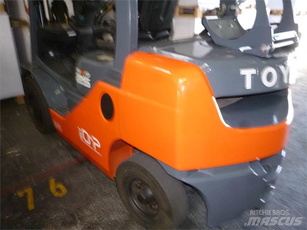 Toyota 02-8FGF25 LPG trucks