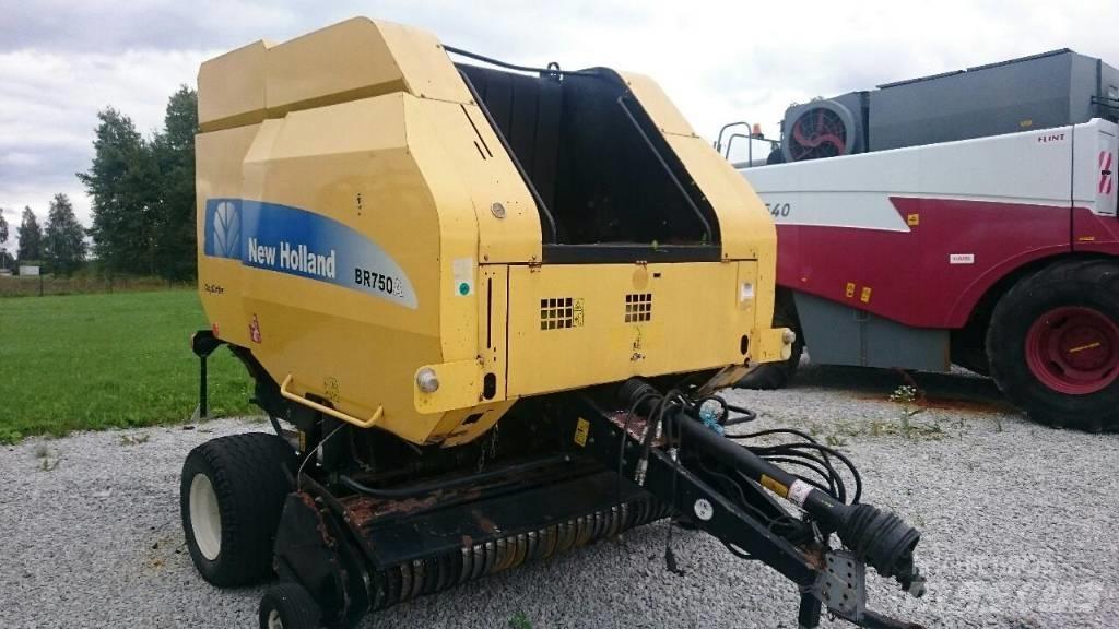 New Holland BR750A Round Balers