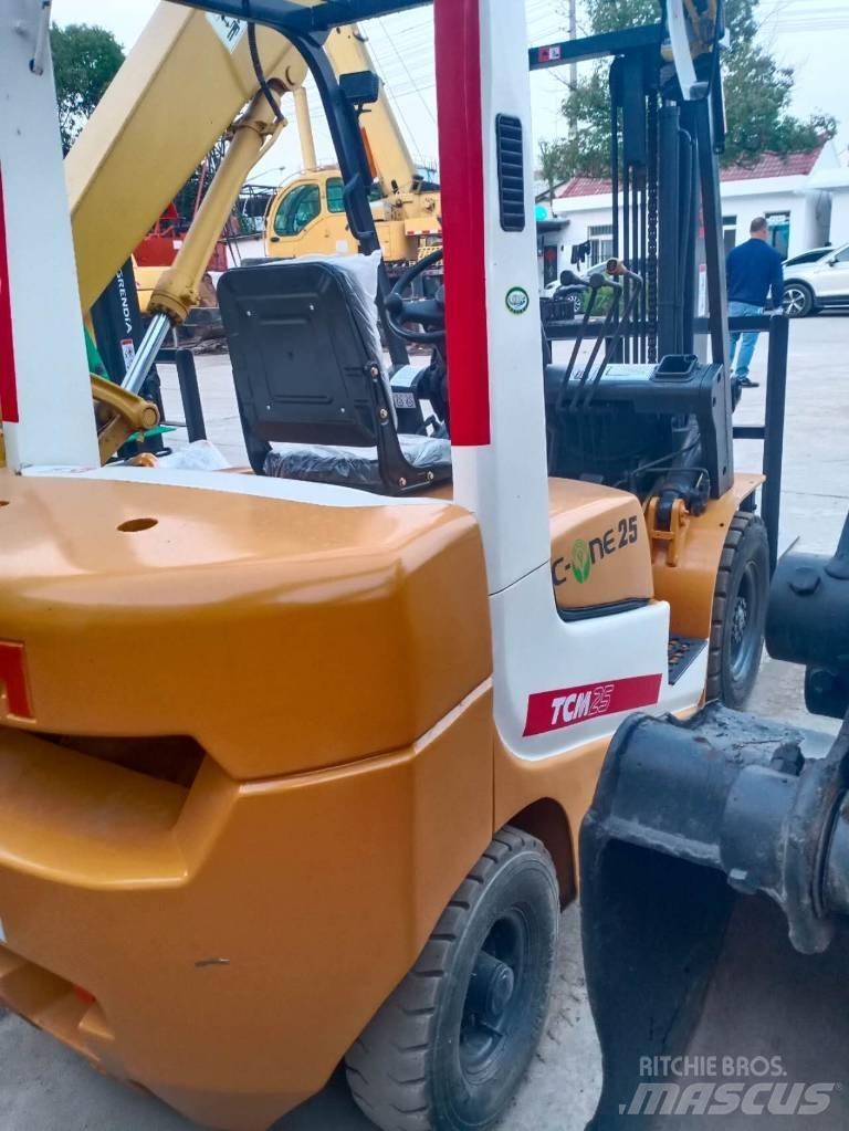 TCM FD 25 Diesel Forklifts