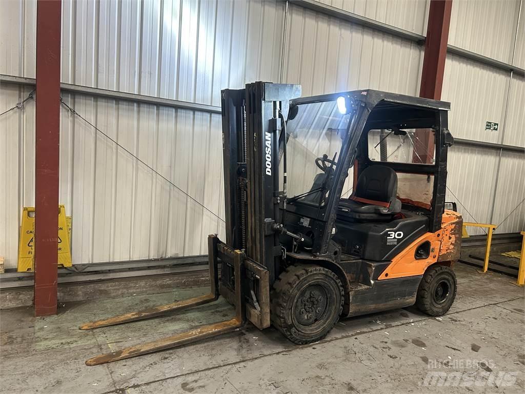 Doosan D30S-5 Diesel Forklifts