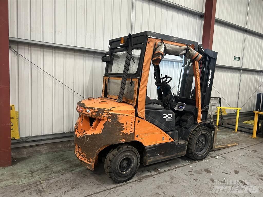 Doosan D30S-5 Diesel Forklifts