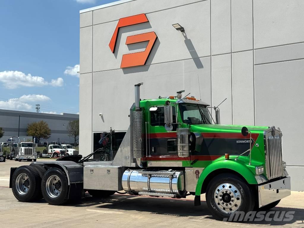 Kenworth W 900 Conventional Trucks / Tractor Trucks